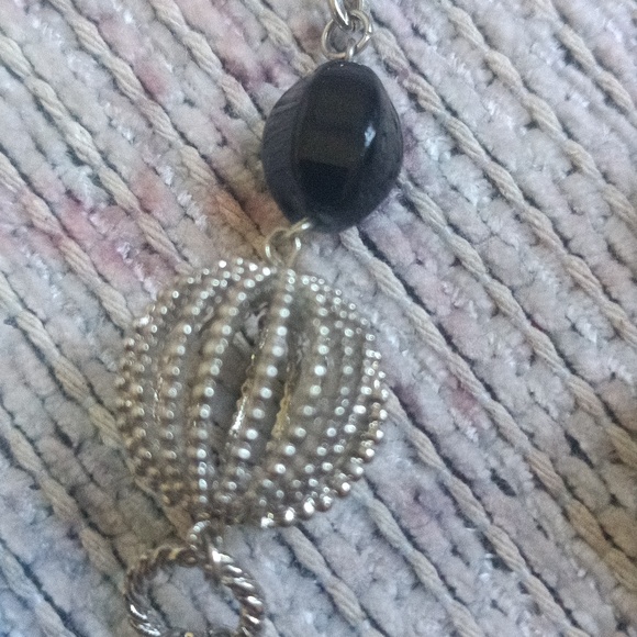 Elegant Necklace - Picture 6 of 8